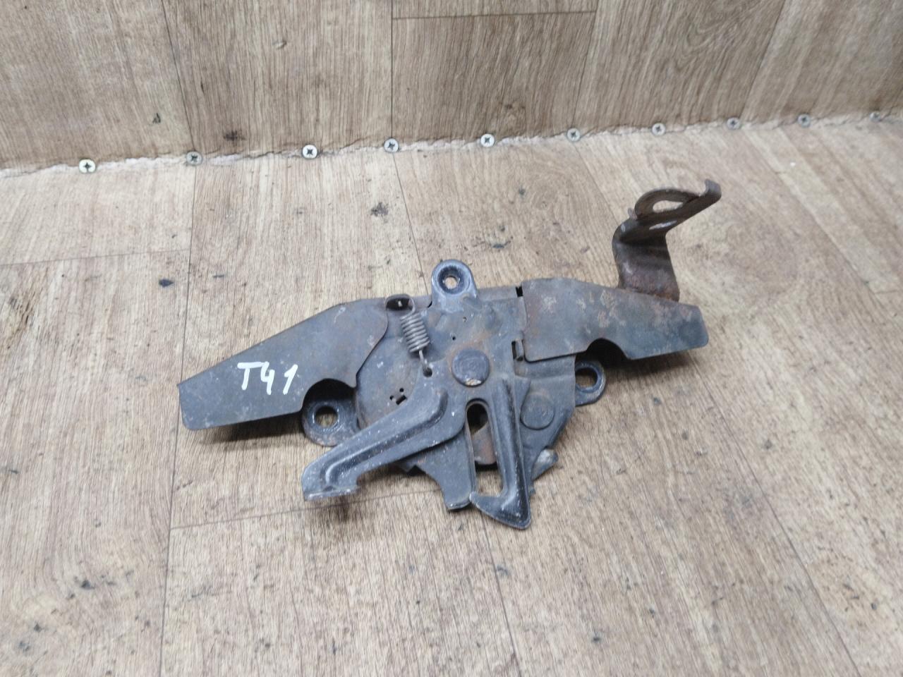 замок капота Toyota Corolla Verso 2 поколение AR10 2007, 2.2 л., дизель, МКПП, передний привод - фото №1