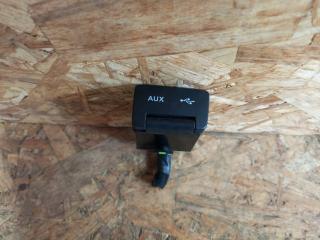 разъем AUX / USB Kia Ceed 1 поколение 2009, 1.6 л., G4FC, бензин, МКПП, хетчбэк 3 дв.