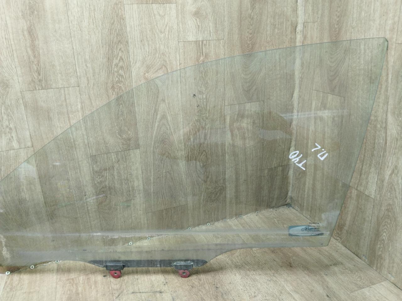 стекло двери передней левой Toyota Carina E 1 поколение T190 1995, 1.8 л., 7A-FE, бензин, МКПП, универсал, передний привод - фото №1
