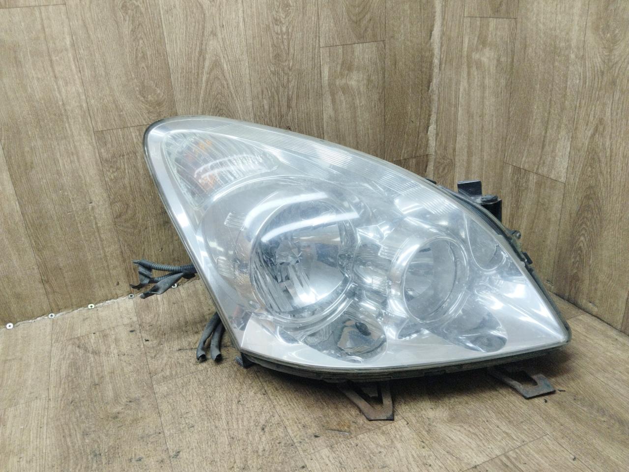 фара правая Toyota Corolla Verso 2 поколение AR10 2007, 2.2 л., дизель, МКПП, передний привод - фото №1