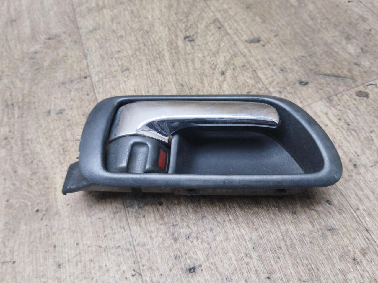 ручка внутренняя передняя правая Toyota Corolla Verso 2 поколение AR10 2007, 2.2 л., дизель, МКПП, передний привод - фото №1