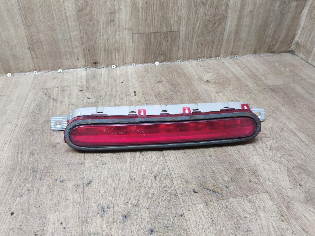 дополнительный стоп-сигнал Toyota Corolla Verso 2 поколение AR10 2007, 2.2 л., дизель, МКПП, передний привод - фото №1