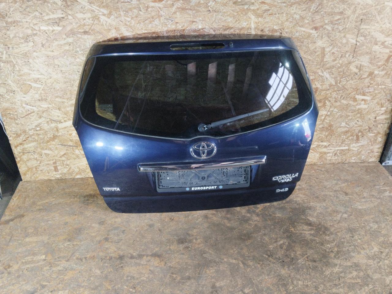 крышка багажника (дверь 3-5) Toyota Corolla Verso 2 поколение AR10 2007, 2.2 л., дизель, МКПП, передний привод - фото №1
