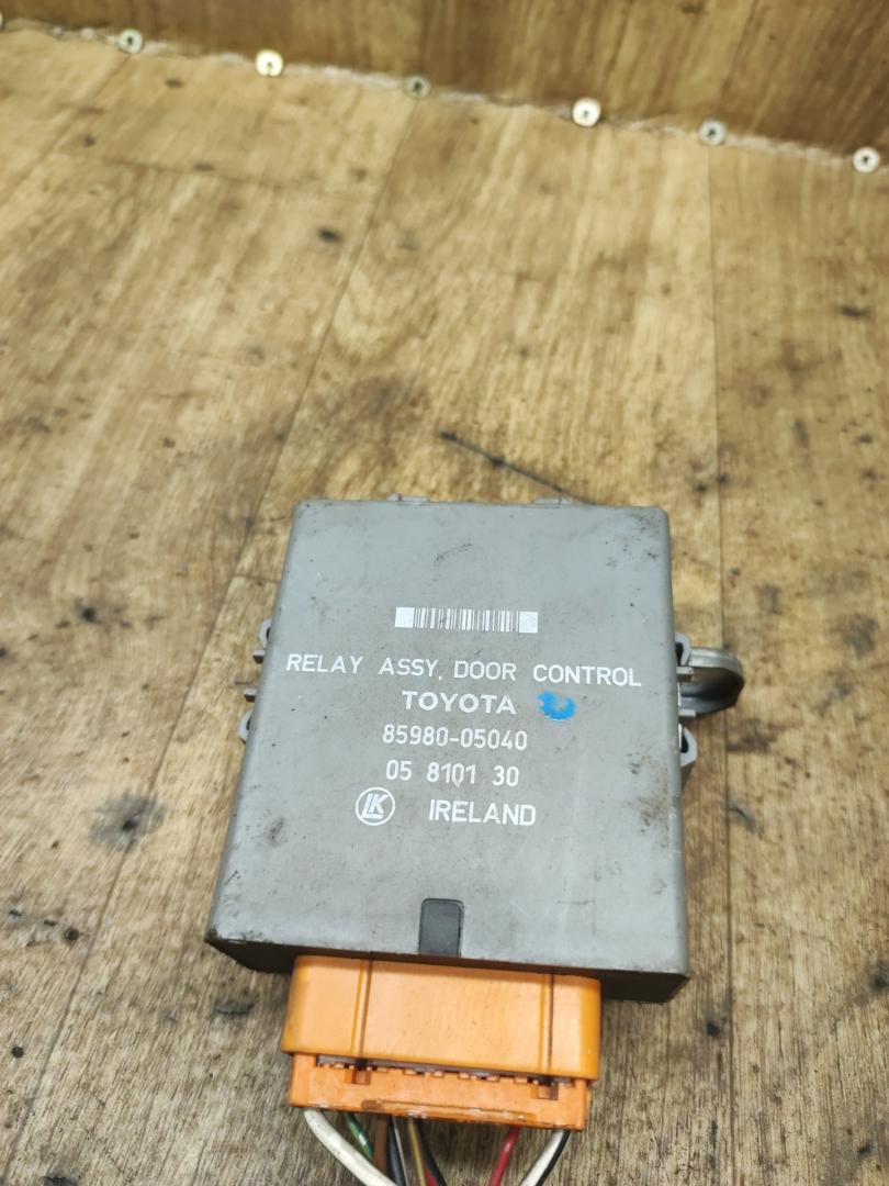 блок управления центральным замком Toyota Carina E 1 поколение T190 1995, 1.8 л., 7A-FE, бензин, МКПП, седан, 85980-05040, 05810130 - фото №1