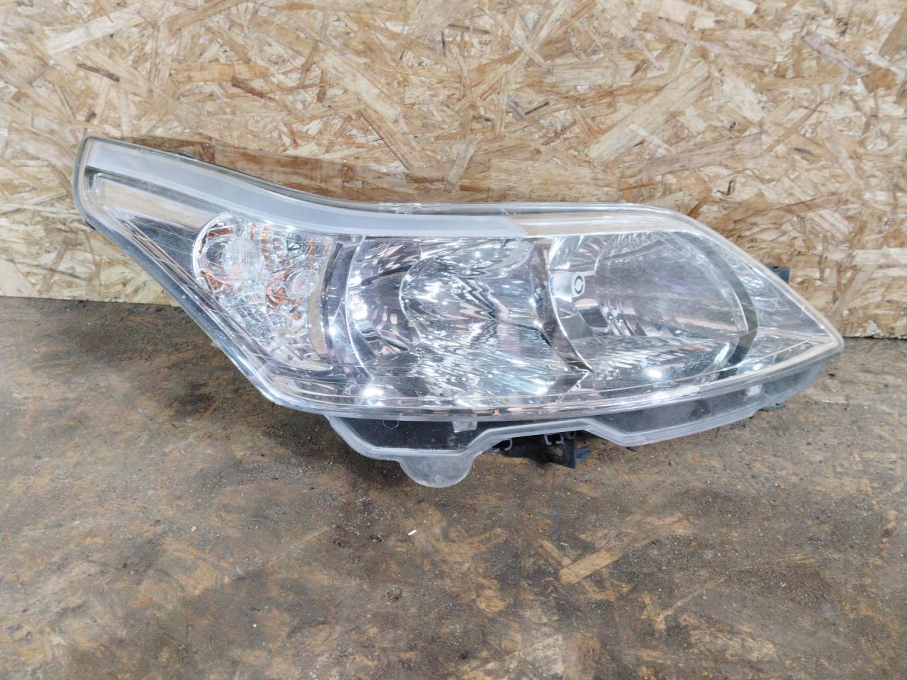 фара правая Citroen C4 1 поколение 2004, 1.6 л., дизель, МКПП, хетчбэк 5 дв., 9646893880 - фото №1