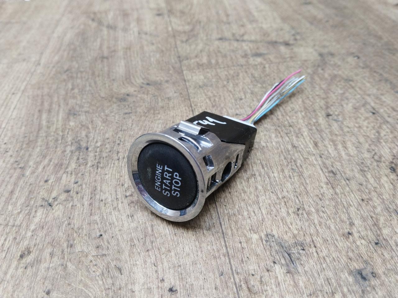 кнопка запуска двигателя Toyota Corolla Verso 2 поколение AR10 2007, 2.2 л., дизель, МКПП, передний привод, 684-2K7D0, 15A7101 - фото №1