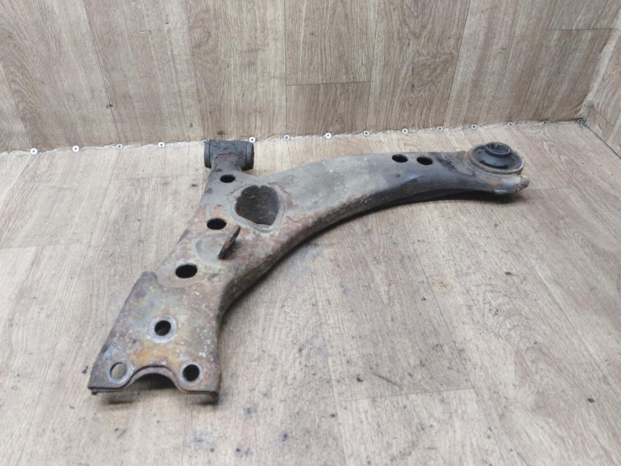 рычаг передний левый Toyota Carina E 1 поколение T190 1995, 1.8 л., 7A-FE, бензин, МКПП, универсал, передний привод - фото №1