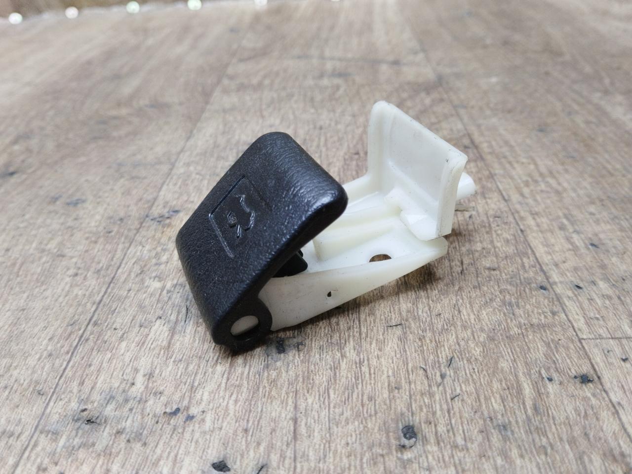 ручка открывания капота Toyota Carina E 1 поколение T190 1995, 1.8 л., 7A-FE, бензин, МКПП, седан - фото №1