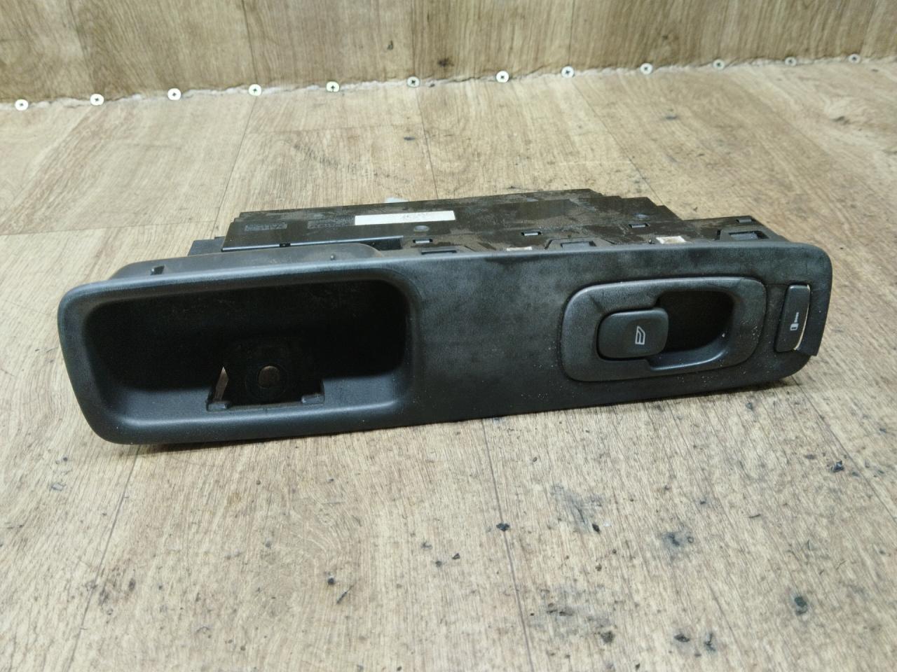 кнопка стеклоподъемника двери передней правой Volvo S80 1 поколение 1998, 2.9 л., бензин, АКПП, седан - фото №1