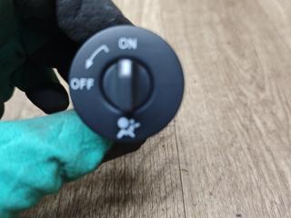 кнопка Airbag Lada Vesta 1 поколение 2017, 1.6 л., бензин, МКПП, седан, 681995427R