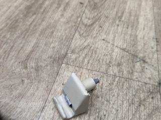 Крепление (крючок) солнцезащитного козырька Alfa Romeo 166 1 поколение 1999, 2.0 л., Ti, бензин, МКПП, хетчбэк 5 дв.