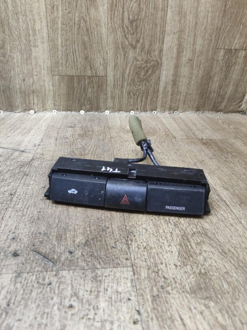 кнопка аварийной сигнализации Toyota Corolla Verso 2 поколение AR10 2007, 2.2 л., дизель, МКПП, передний привод - фото №1