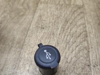 разъем AUX / USB Lada Vesta 1 поколение 2017, 1.6 л., бензин, МКПП, седан