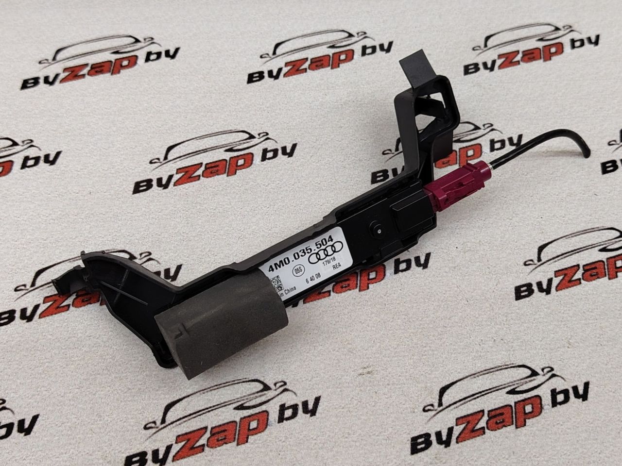 усилитель антенны Audi A4 B9 2019, 2.0 л., бензин, АКПП, серый, седан, полный привод, 4M0.035.504 - фото №1