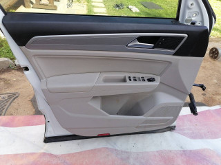 обшивка двери передняя левая Volkswagen Atlas 1 поколение 2018, 3.6 л., бензин, АКПП, внедорожник 5 дв.