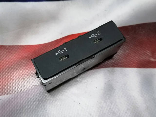 разъем AUX / USB Audi A3 8Y 2023, 2.0 л., TFSI, бензин, АКПП, черный, седан, передний привод, 82A035736