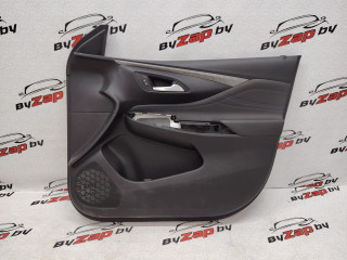 обшивка двери передняя правая Buick Envista 1 поколение 2024, 1.2 л., бензин, АКПП, оранжевый, внедорожник 5 дв., передний привод, 42869049