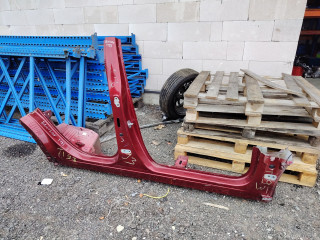 порог правый Buick Envision 2 поколение 2021, 2.0 л., бензин, АКПП, красный, внедорожник 5 дв., передний привод