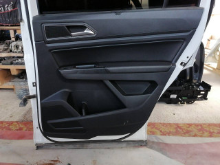 обшивка двери задняя правая Volkswagen Atlas 1 поколение 2018, 2.0 л., бензин, АКПП, внедорожник 5 дв.