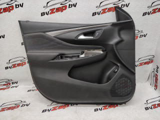 обшивка двери передняя левая Buick Envista 1 поколение 2024, 1.2 л., бензин, АКПП, оранжевый, внедорожник 5 дв., передний привод, 42869047