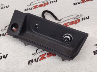 разъем AUX / USB Audi A4 B9 2019, 2.0 л., бензин, АКПП, серый, седан, полный привод, 8W1864131C
