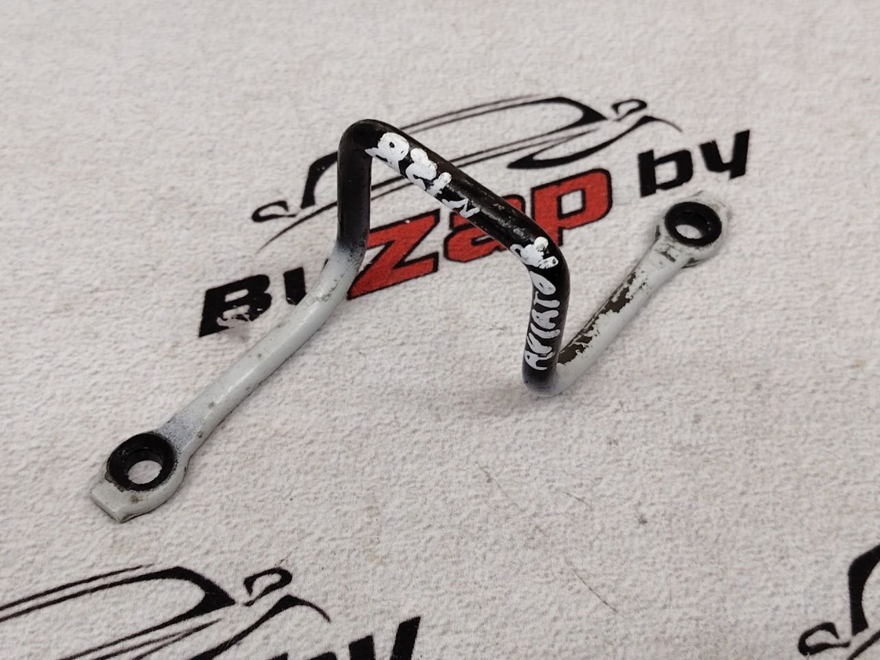 захватный крюк капота Lincoln Aviator 2 поколение 2020, 3.0 л., бензин, АКПП, белый, внедорожник 5 дв., полный привод - фото №1