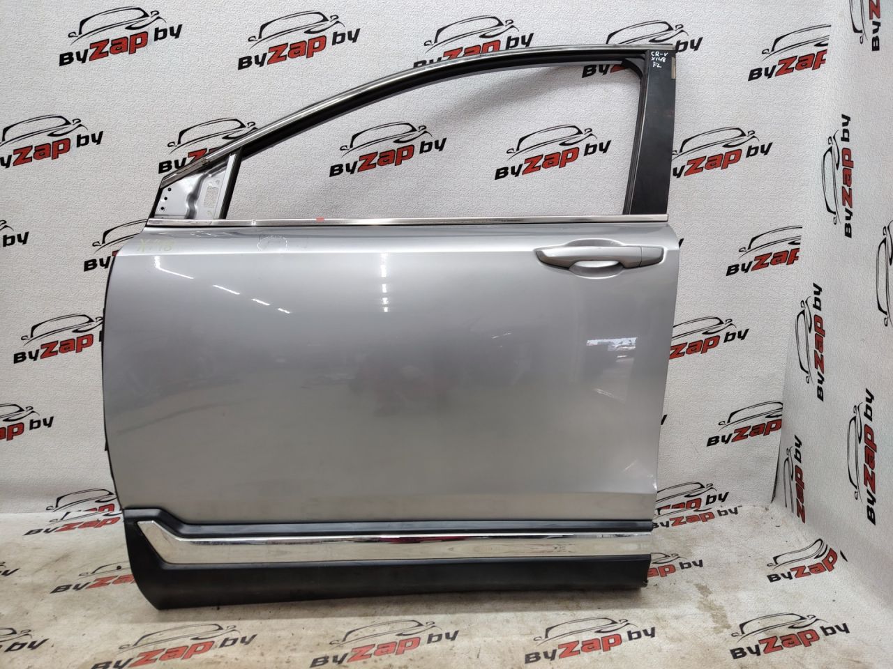 дверь передняя левая Honda CR-V 5 поколение 2019, 1.5 л., бензин, АКПП, серый, внедорожник 5 дв., полный привод, правый руль - фото №1