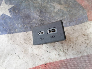 разъем AUX / USB Buick Encore GX 1 поколение 2021, 1.2 л., бензин, АКПП, внедорожник 5 дв., 13525891