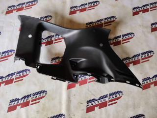 обшивка стойки задней правой Mitsubishi Outlander 4 поколение 2023, 2.5 л., бензин, АКПП, красный, внедорожник 5 дв., передний привод