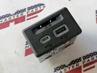 разъем AUX / USB Cadillac XT6 1 поколение 2020, 3.6 л., бензин, АКПП, черный, внедорожник 5 дв., передний привод, 13529869