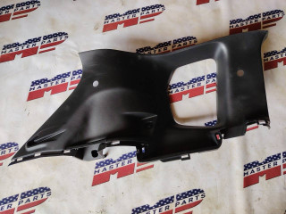 обшивка стойки задней левой Mitsubishi Outlander 4 поколение 2023, 2.5 л., бензин, АКПП, красный, внедорожник 5 дв., передний привод