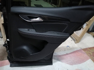 обшивка двери задняя правая Buick Envision 2 поколение 2022, 2.0 л., бензин, АКПП, внедорожник 5 дв.