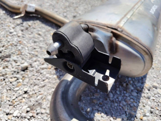 кронштейн глушителя Mitsubishi Outlander 4 поколение 2023, 2.5 л., бензин, АКПП, красный, внедорожник 5 дв., передний привод