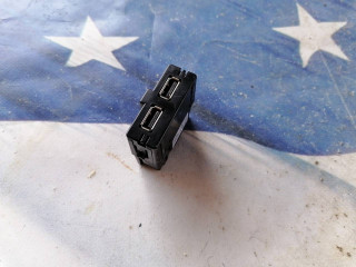 разъем AUX / USB Volkswagen Atlas 1 поколение 2018, 3.6 л., бензин, АКПП, внедорожник 5 дв., 5Q0035726