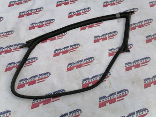 уплотнитель двери Tesla Model 3 1 поколение [рестайлинг] Highland 2023, электро, АКПП, серый, седан, задний привод, 1090499