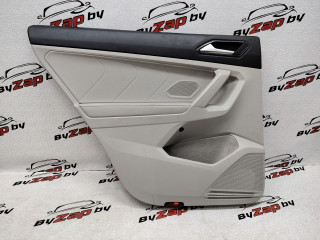 обшивка двери задняя левая Volkswagen Tiguan Allspace 1 поколение [рестайлинг] 2023, 2.0 л., бензин, АКПП, синий, внедорожник 5 дв., полный привод