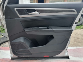 обшивка двери передняя правая Volkswagen Atlas 1 поколение 2018, 3.6 л., бензин, АКПП, внедорожник 5 дв.