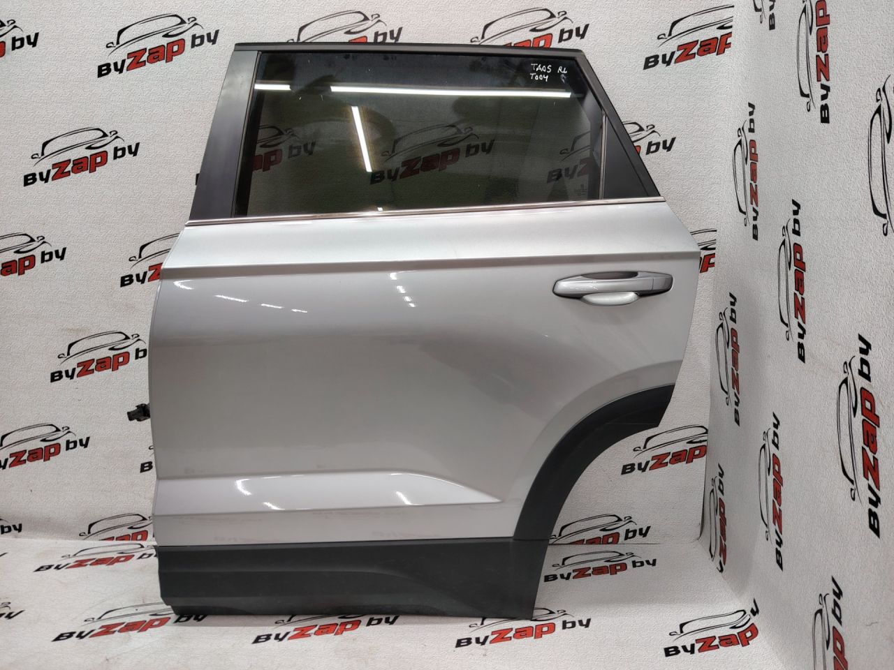дверь задняя левая Volkswagen Taos 1 поколение 2024, 1.5 л., бензин, АКПП, серый, внедорожник 5 дв., передний привод - фото №1