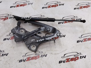 петля капота левая Audi A4 B9 2019, 2.0 л., бензин, АКПП, серый, седан, полный привод, 8W0823301