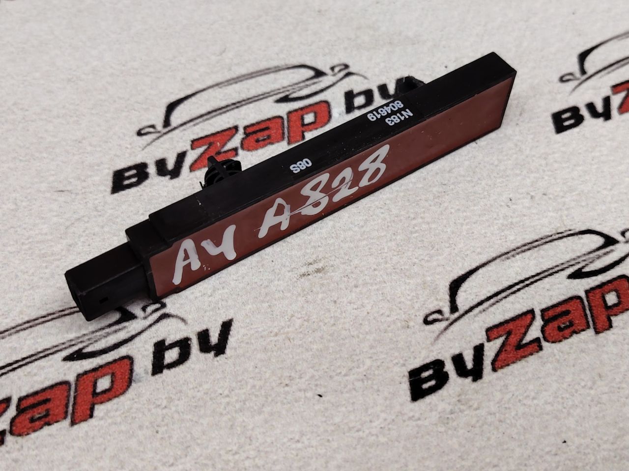 Антенна системы комфортного доступа Audi A4 B9 2019, 2.0 л., бензин, АКПП, серый, седан, полный привод, 5K0962132A - фото №1