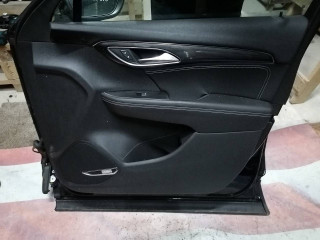 обшивка двери передняя правая Buick Envision 2 поколение 2022, 2.0 л., бензин, АКПП, внедорожник 5 дв.