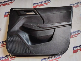 обшивка двери передняя правая Mitsubishi Outlander 4 поколение 2023, 2.5 л., бензин, АКПП, красный, внедорожник 5 дв., передний привод