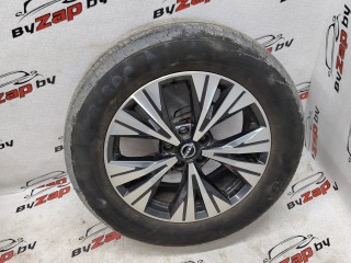 шина Nissan Rogue T33 2022, 1.5 л., бензин, АКПП, черный, внедорожник 5 дв., передний привод