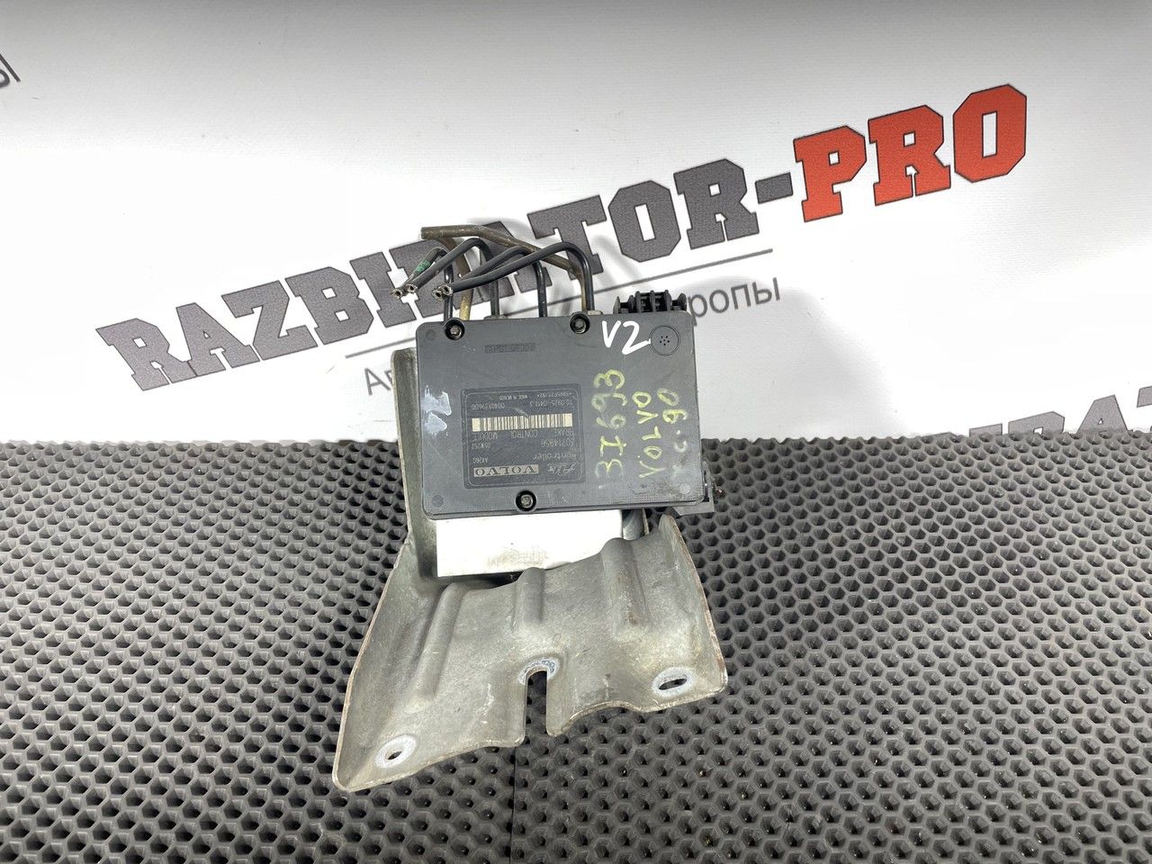 блок ABS Volvo XC90 1 поколение 2006, 2.4 л., D 5244 T, дизель, АКПП, 455 titanium grey pearl, внедорожник 5 дв., правый руль, 30714956 - фото №1