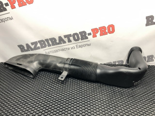 воздухозаборник Mercedes-Benz C-Класс W204 [рестайлинг] 2011, 2.1 л., OM 651.913, дизель, МКПП, 040u, седан, правый руль, A6510903437