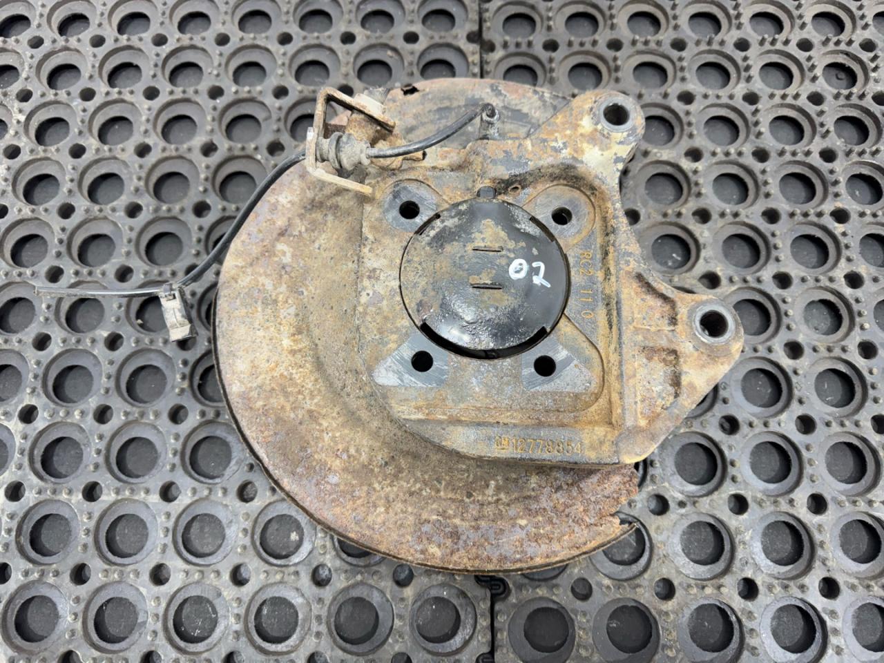 защитный кожух тормозного механизма Opel Astra J 2010, 1.2 л., дизель, МКПП, GM12778854, 12778854 - фото №1