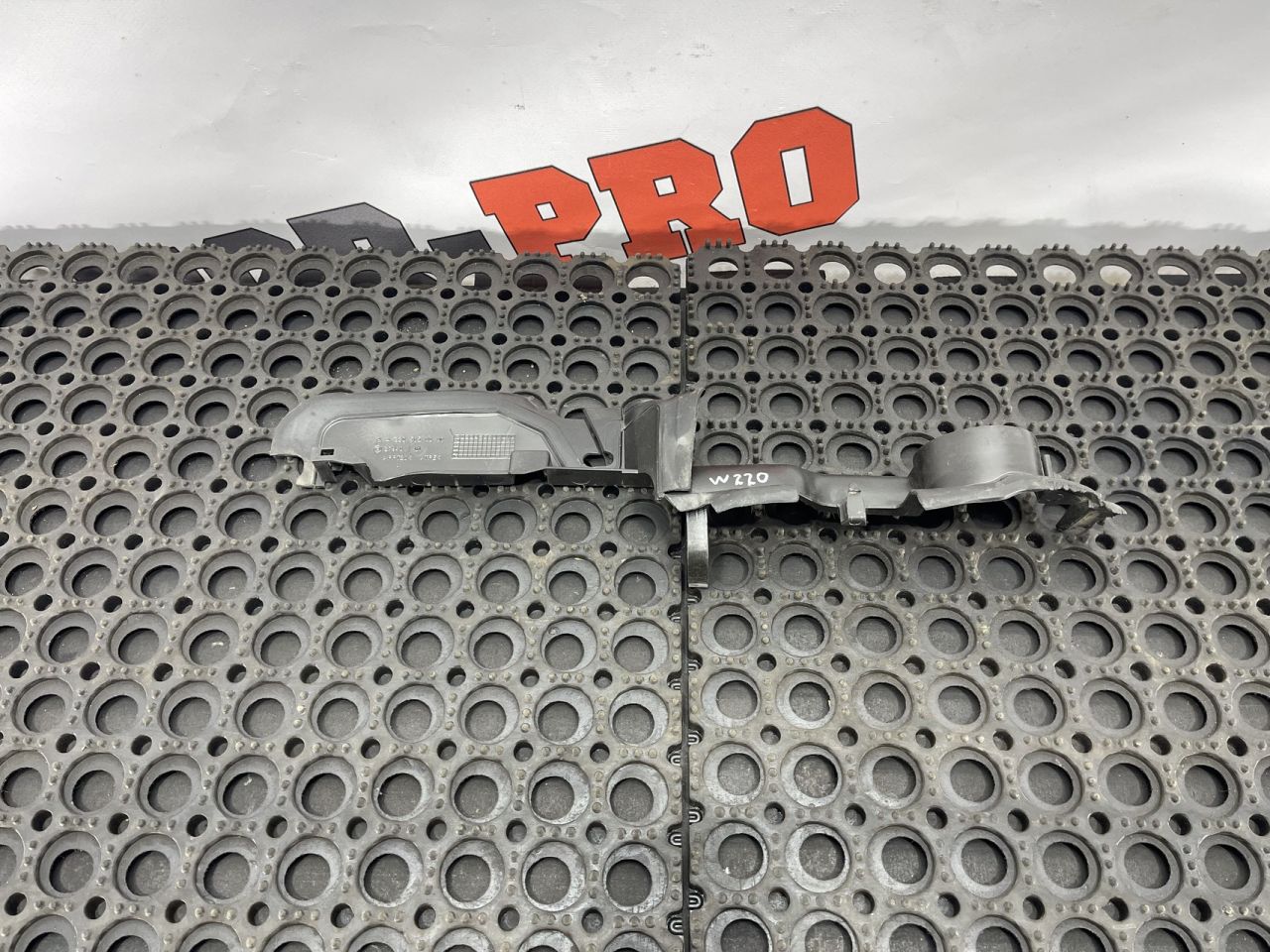 воздуховод (дефлектор) радиатора Mercedes-Benz S-Класс W220 (1998 - 2002) - фото №1