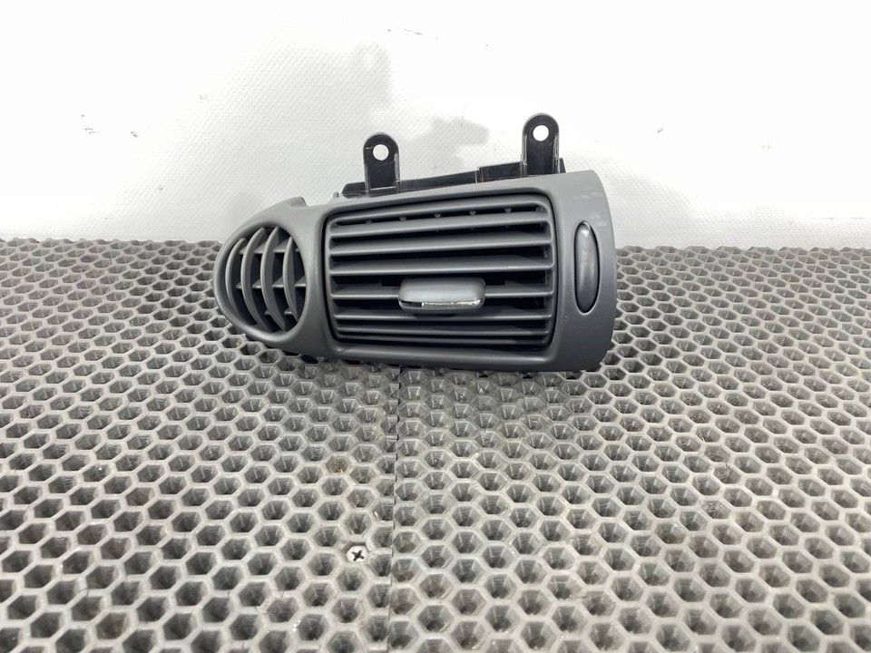 дефлектор обдува салона Mercedes-Benz C-Класс W203/S203/CL203 2002, 2.0 л., M 111.955, бензин, МКПП, купе, A2038301254 - фото №1