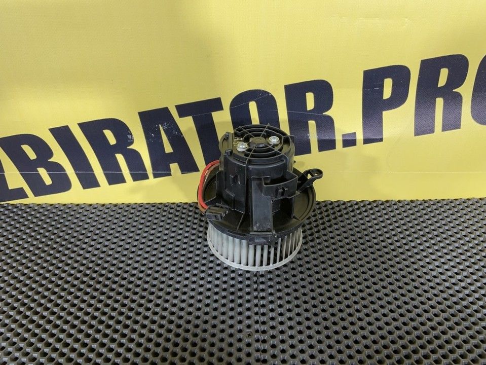 моторчик печки Mercedes-Benz C-Класс W204/S204 2007, 1.8 л., M 271.952, бензин, АКПП, седан, A2048200108 - фото №1