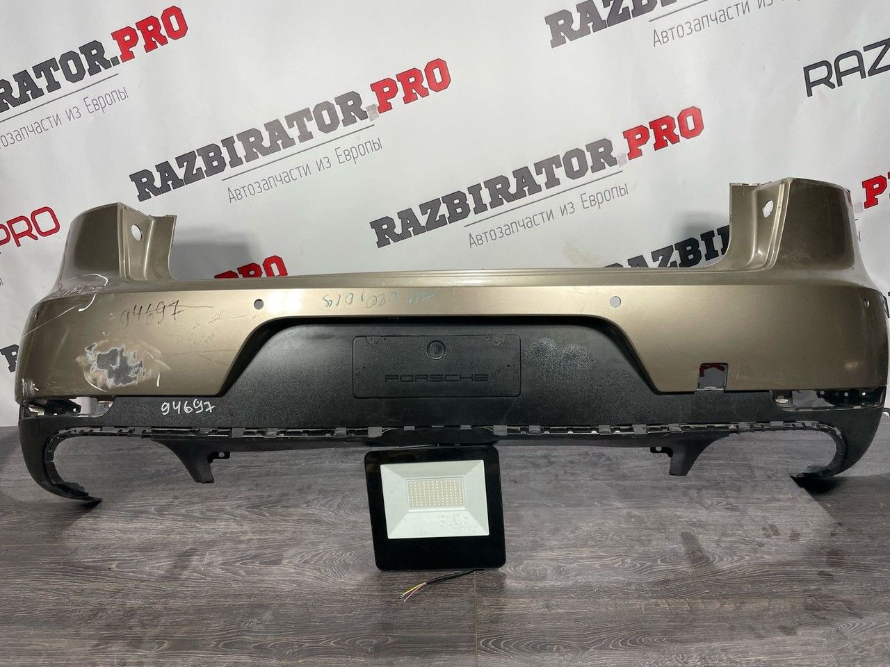 бампер задний , 95B807521AA - фото №1